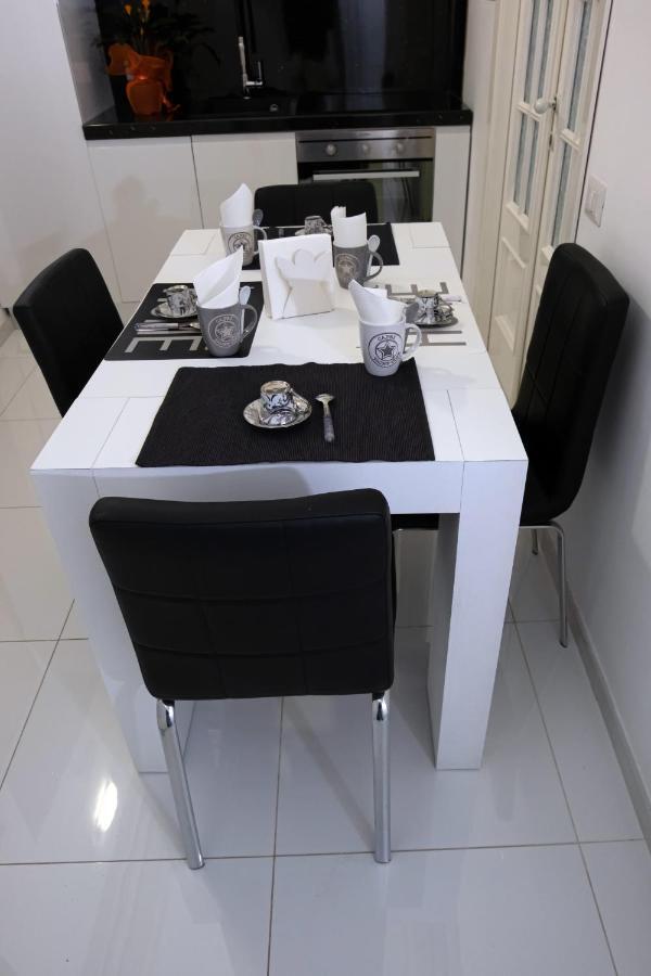 Roma Castel Nepi Home Near Colosseo Bagian luar foto